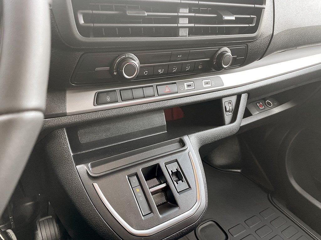 Bild på Opel Vivaro 180hk Automat L3