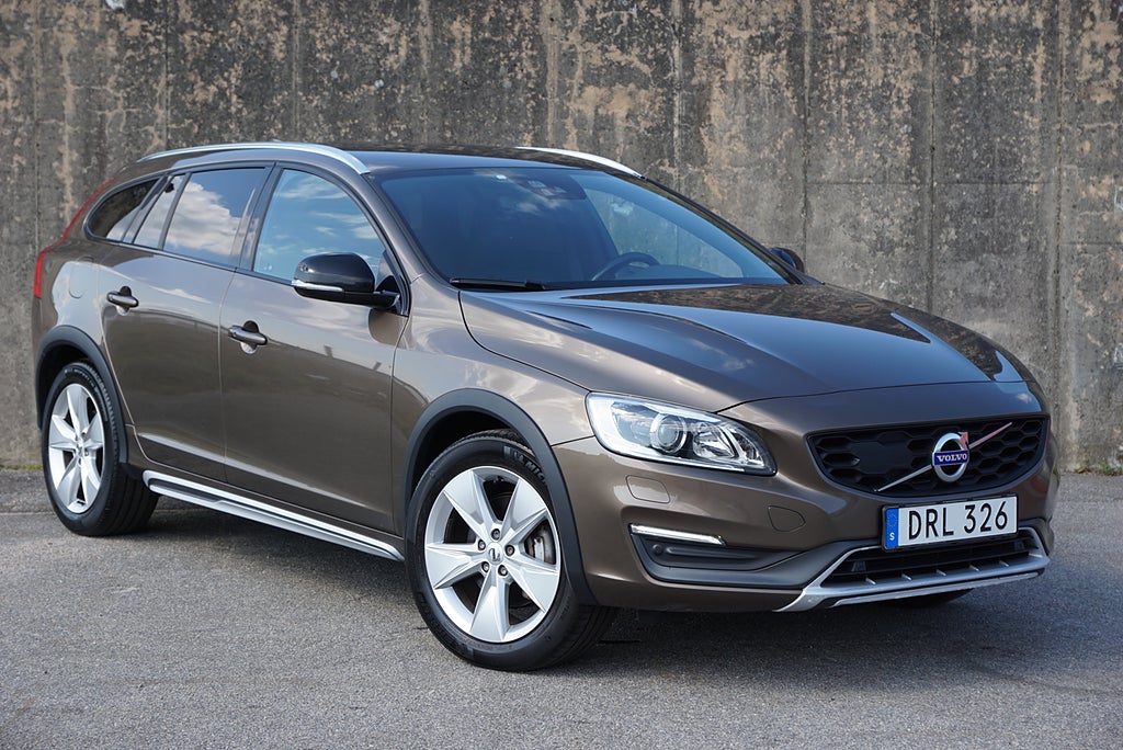 Volvo V60 Cross Country D4 AWD Summum|Drag|BLIS|Värmare|Adaptiv-Fart|SE SPEC|