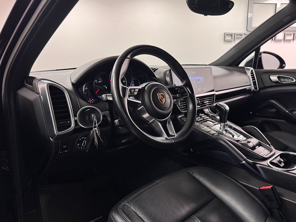 Porsche Cayenne 2016 - miniatyr 6