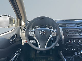 Nissan Navara Dubbelhytt 2.3 dCi 4WD Kåpa/Motorvärmare/Ledramp – bild 9