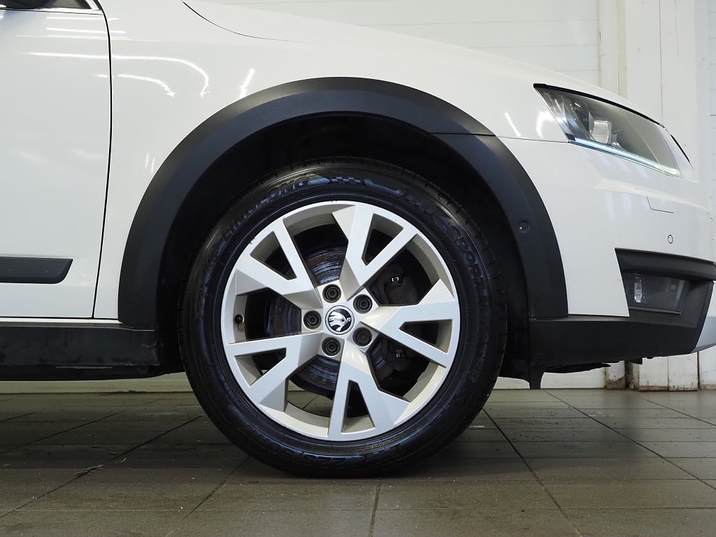 Skoda Octavia Scout 2.0 TDI 150hk 4x4 | Drag | D-värm | Navi | 2015