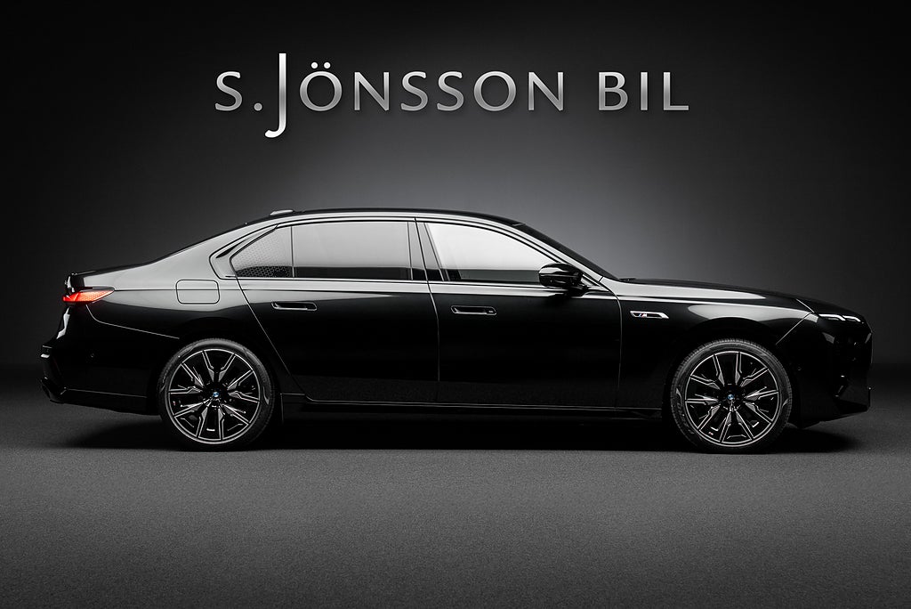 BMW M760 e xDrive / 571 hk / Individual