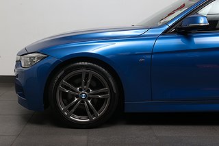Sedan BMW 330 3 av 24