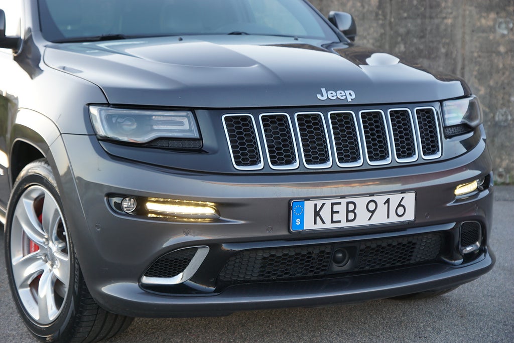 Jeep Grand Cherokee SRT 6.4 V8 HEMI|Svensksåld|1-Ägare|Pano|H&K|SE SP