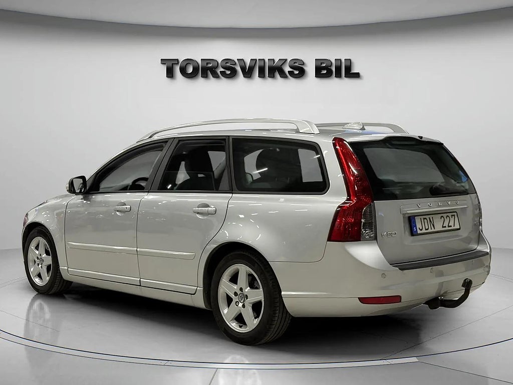 Volvo V50 2.0 D Powershift Summum Navi Skinn Drag Nybes Nyservad  - miniatyr 4
