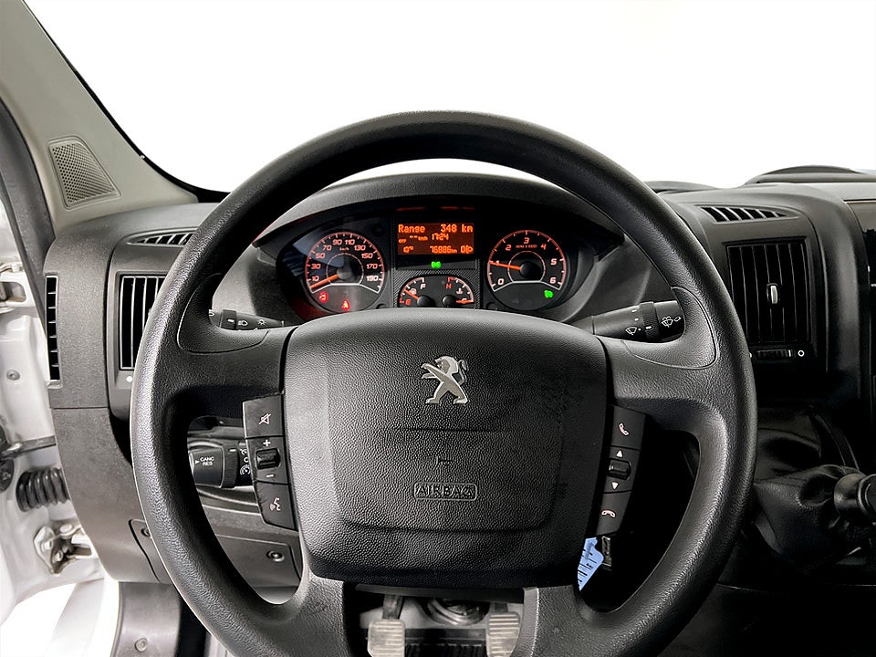 Bild på Peugeot Boxer PRO+ 335 2.2 BHDi 140hk L3H2 B-KAMERA DRAG