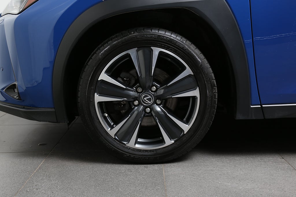 Lexus UX 250h E-Four 184hk Premium AWD Aut Teknik-paket Taklucka 2021