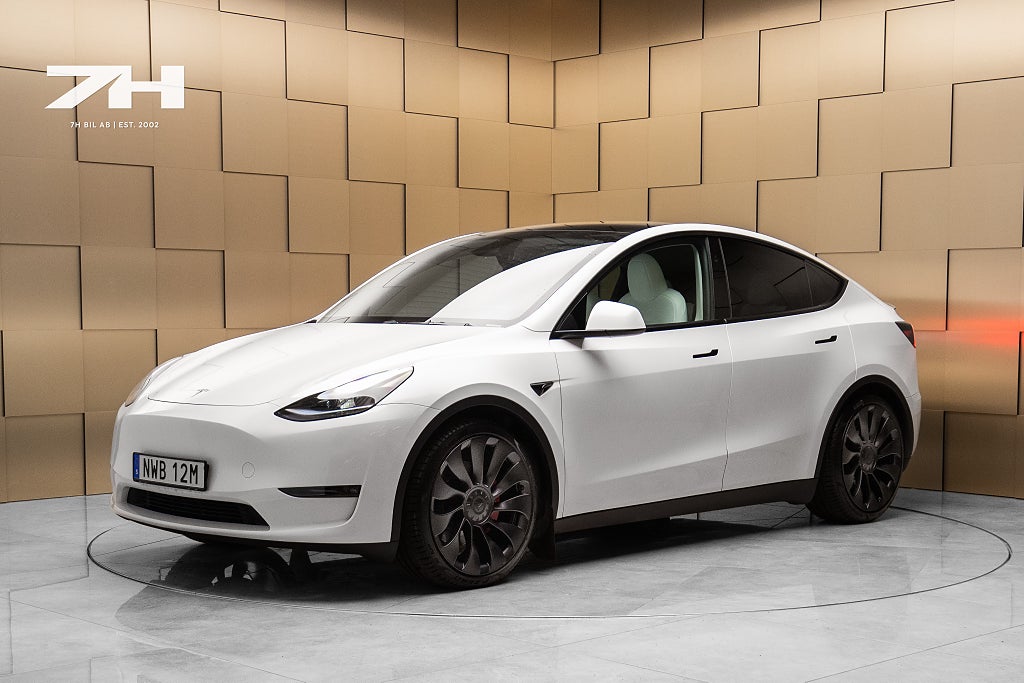 Tesla Model Y Performance AWD / Dragkrok / Pano / 21" / 360°