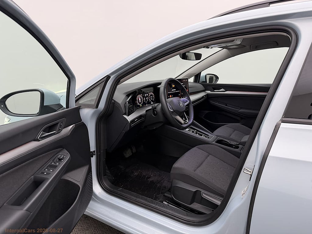 Volkswagen Golf I DSG 1.5 eTSI 150hk Drag och P-värmare