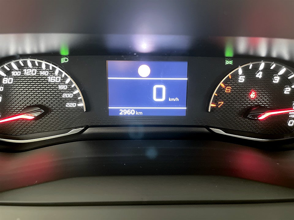 Bild på Peugeot 2008 Style Winter Edition 1.2 PT 100hk B-KAMERA NAVI