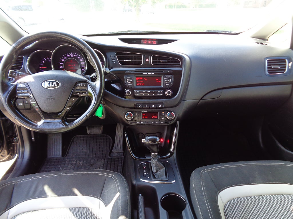 Kia cee'd_sw 1.6 CRDi Automatic, 128hp, 2014