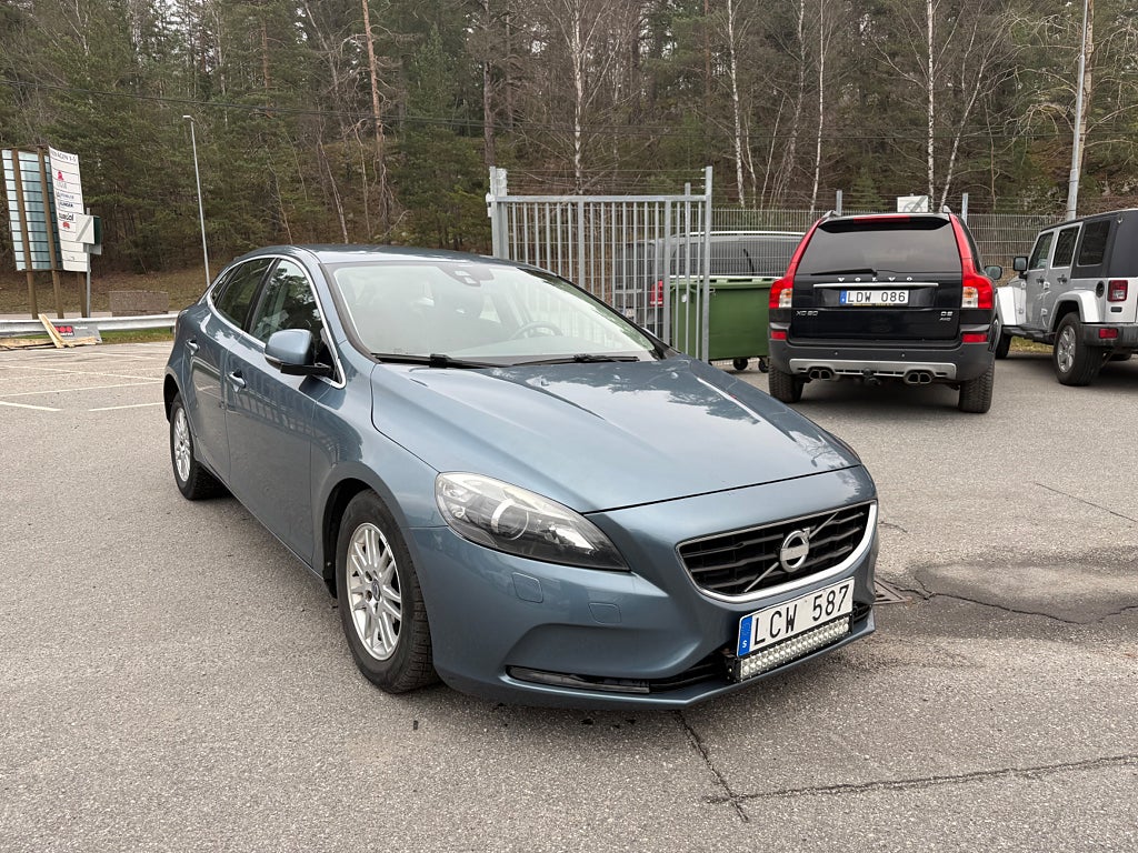 Volvo V40 D2 115hk Momentum Backkamera Nyservad Välvårdad