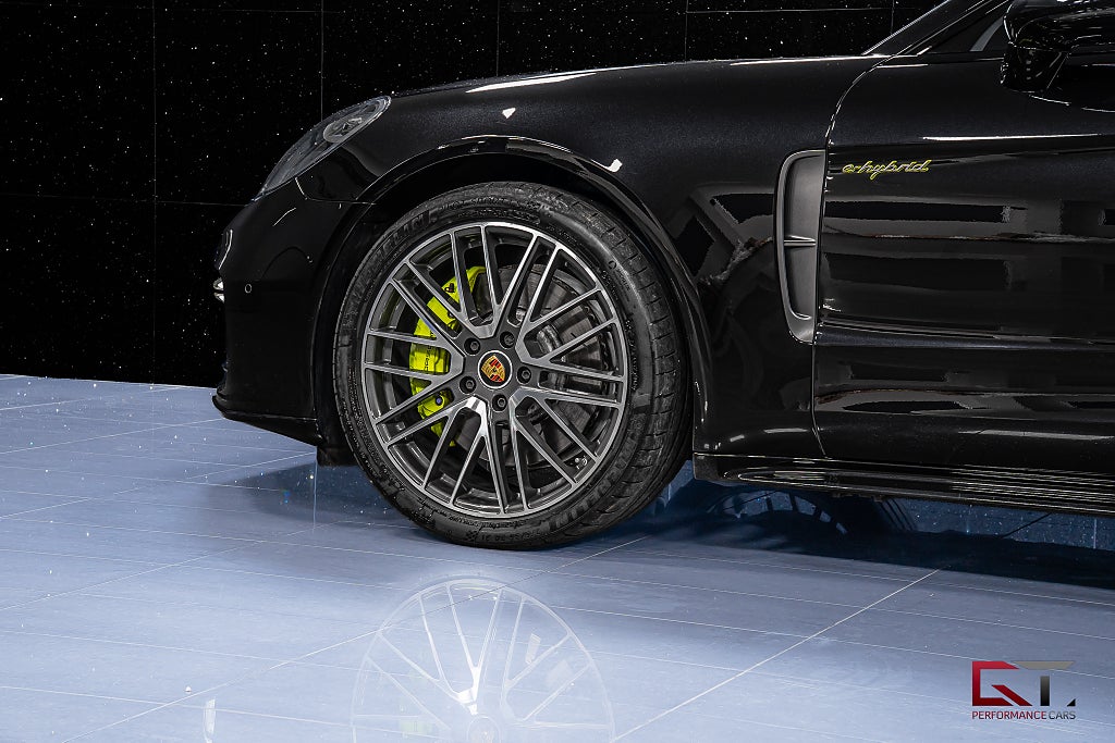 Porsche Panamera 4 E-Hyb Platinum Edt SportDesign Tvåtons Pano 21" BOSE