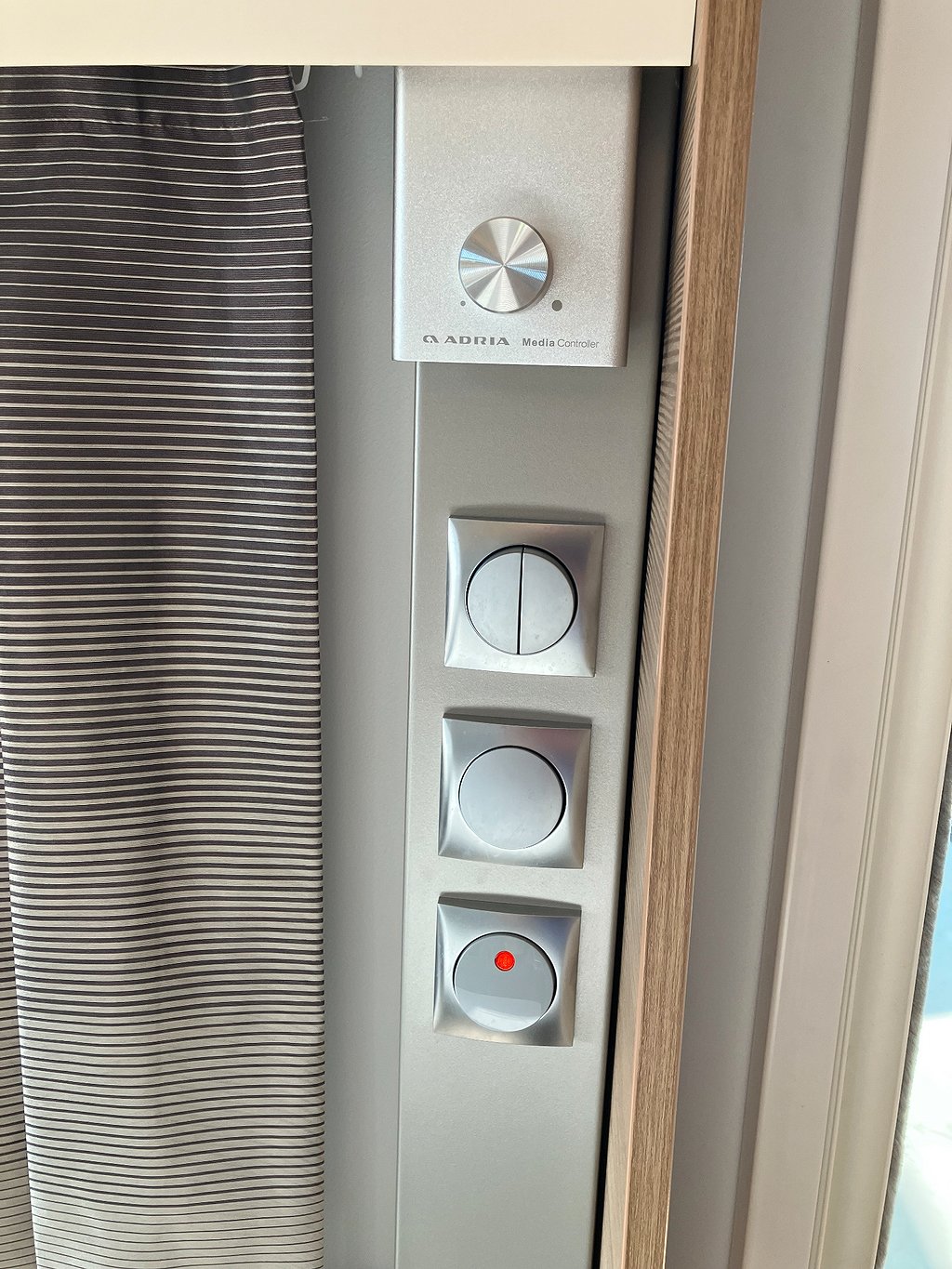 Adria Adora 613 UT / Mover / Queenbed / Alde / - Adria