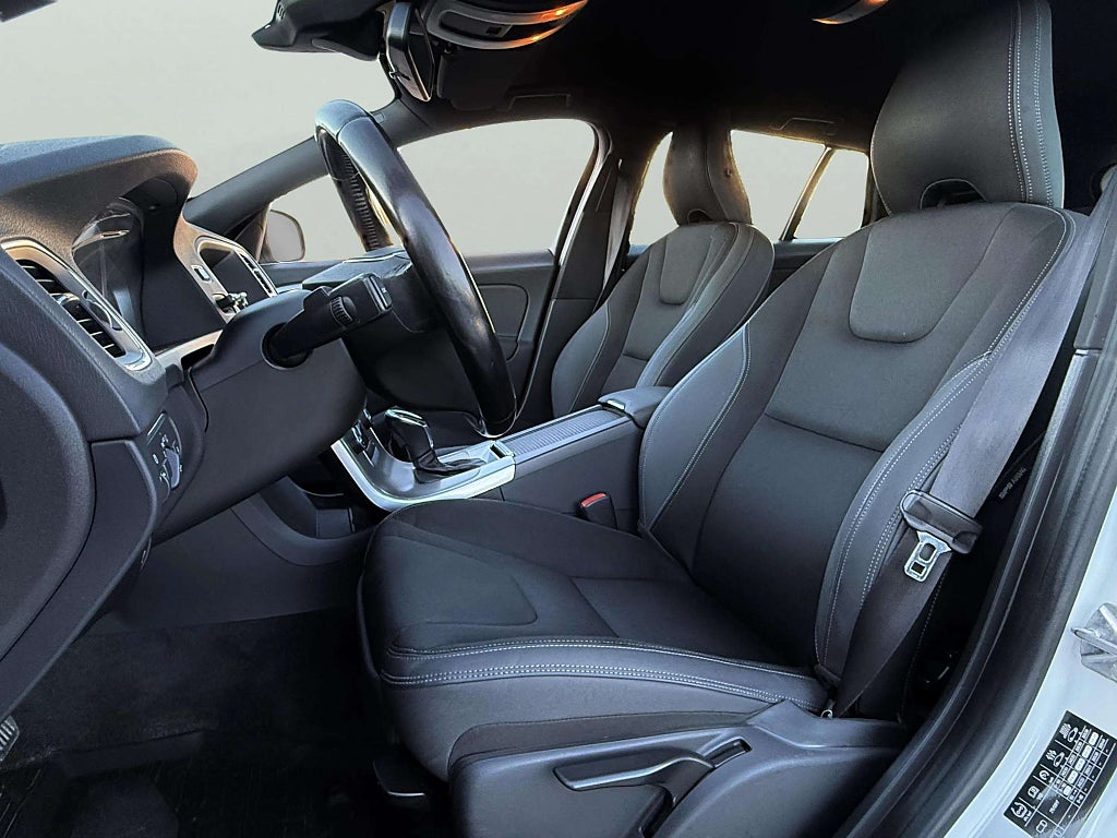 Volvo V60 D4 AWD Geartronic Dragkrok Nyservad V-hjul Värmare Hemleverans - miniatyr 11