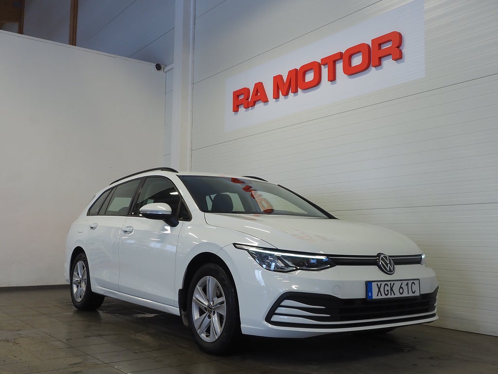 Volkswagen Golf SC 1.5 TSI 150hk Kamera P-Värmare Lane Assist Moms