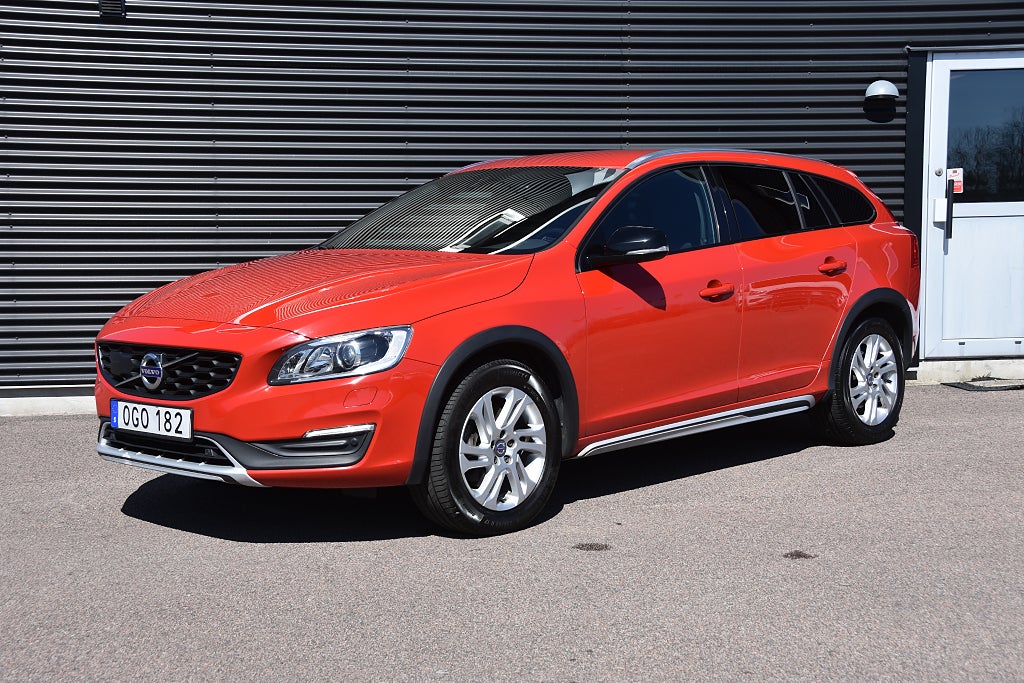 Volvo V60 Cross Country D4 AWD Geartronic Momentum Drag, Värmare, VOC Euro 6