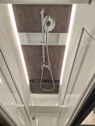 Husbil-halvintegrerad Adria MATRIX SUPREME MB 670 SL 10 av 15