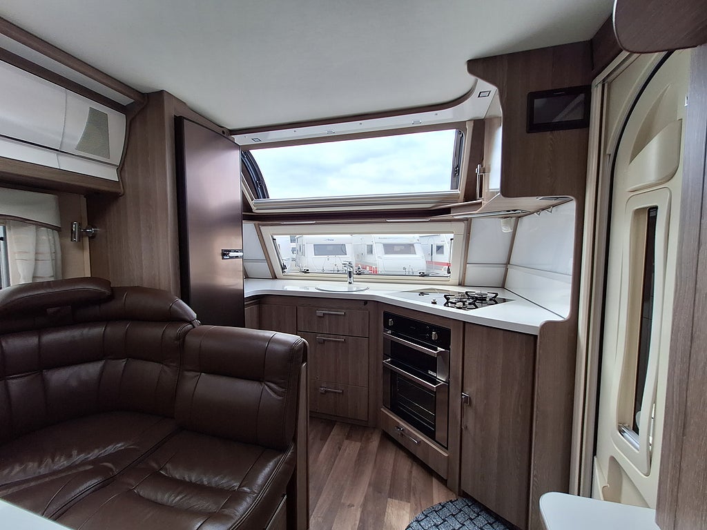 Kabe Imperial 630 ETDL FK KS Långbädd, Dusch, AC, Nytt Tält