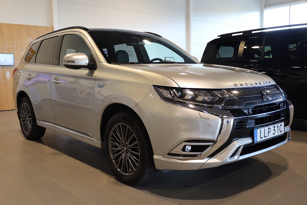 Mitsubishi Outlander PHEV CVT S-Edition Lucka 360° Navi Läder Drag Rattvärm 2020