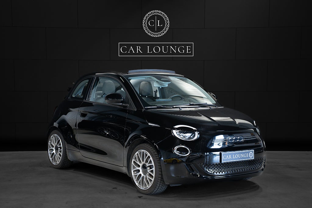 Fiat 500E Icon Cab \ Abarth 17" fälgar \ Värmare \ Apple CarPlay 