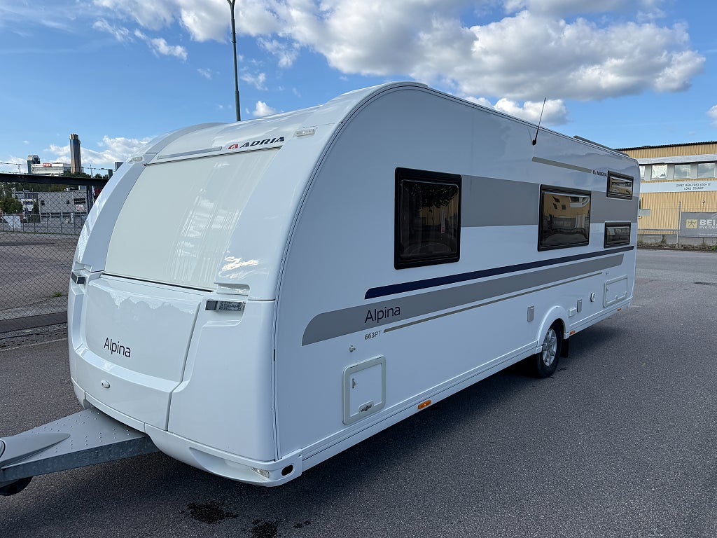 Adria Alpina 660 PT ALDE / Förtält / Queenbed / 3 våningssängar 