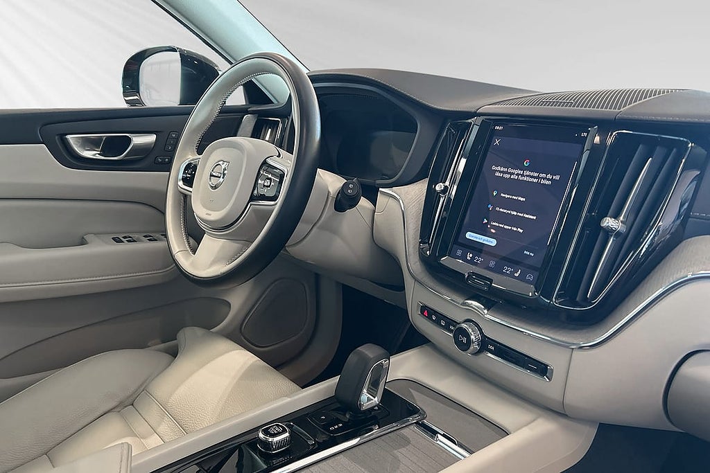 Volvo XC60 Recharge T6 II Ultimate Dark H/K Pano Drag