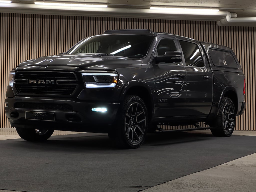 Dodge RAM LARAMIE NIGHT 1500 KÅPA/5.7 V8HEMI 4X4/1-ÄGAR/PANO