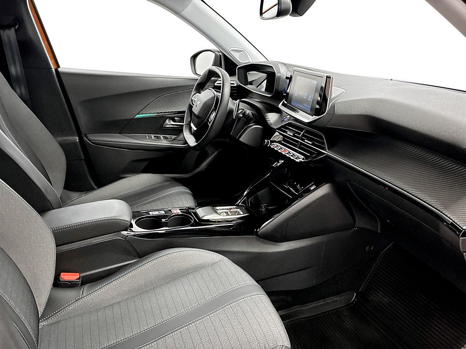 Bild på Peugeot 2008 Allure Pack 1.2 PT 130hk Aut B-KAMERA CARPLAY