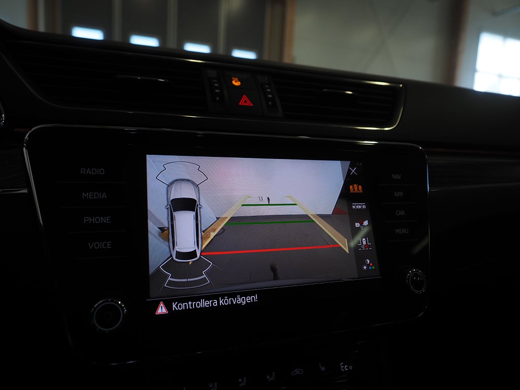 Skoda Superb iV 1.4 TSI iV 218hk Style | Drag | Värmare | Cockpit | 2023