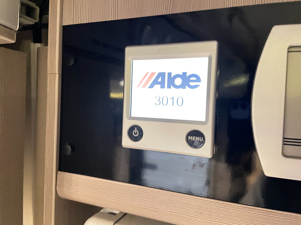 Adria Matrix Supreme 687 SL / ALDE / Taksäng / Solcell /Ugn /  - Adria