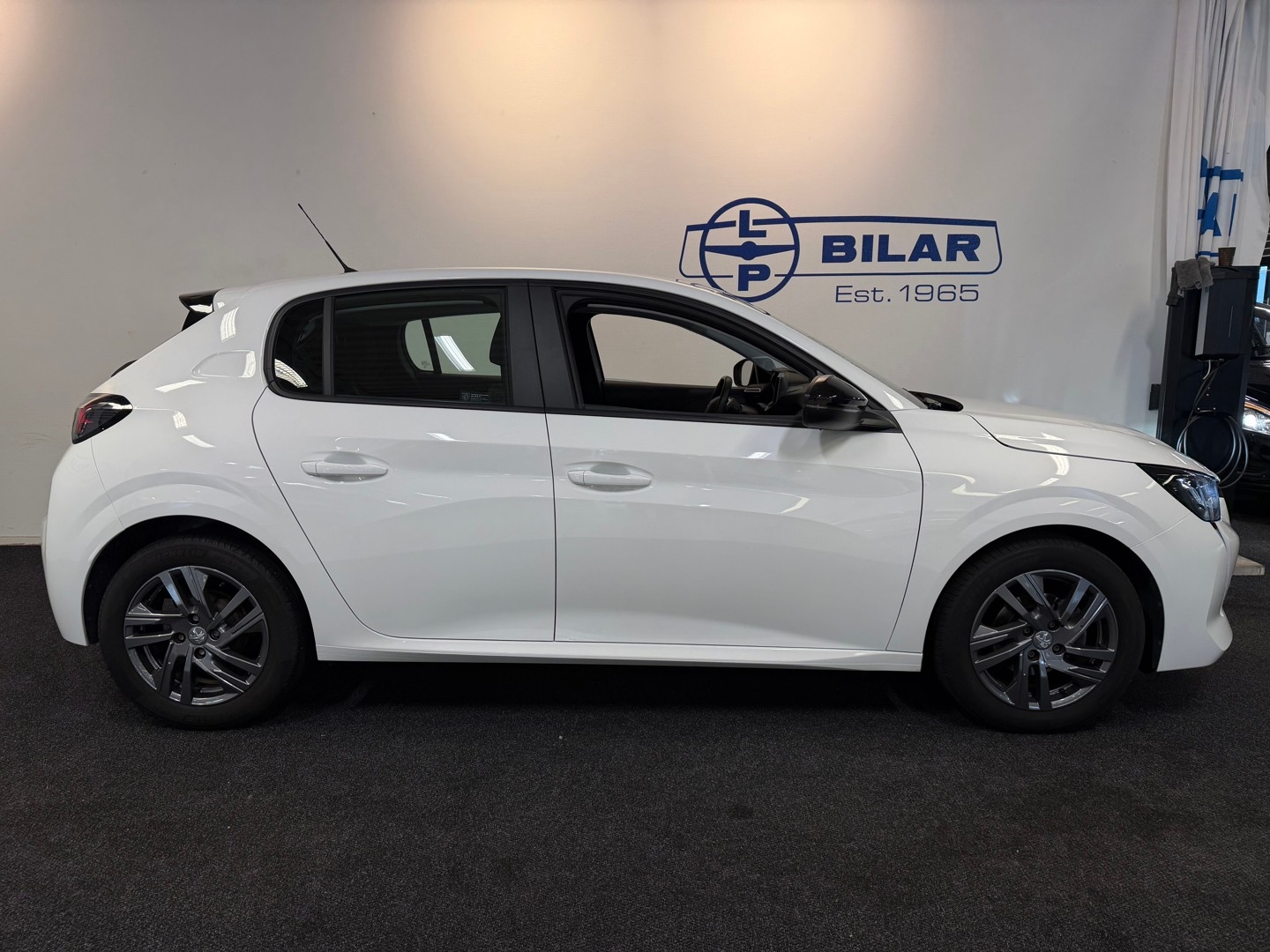 Peugeot 208 1.2 PT 75hk 2022, bild 2/10