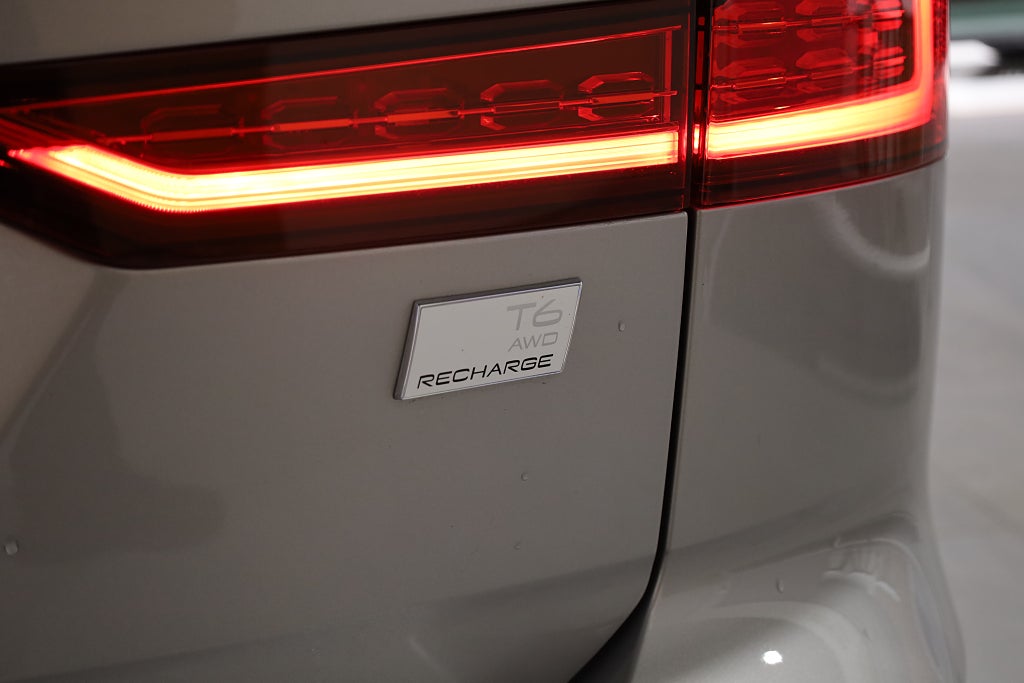 Volvo V60 Recharge T6 350hk AWD Core Edition Aut Drag Leasbar 2023