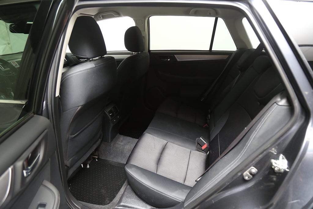 Subaru Outback 2,5i 175hk Base AWD Aut Motorv Dragkrok 2017