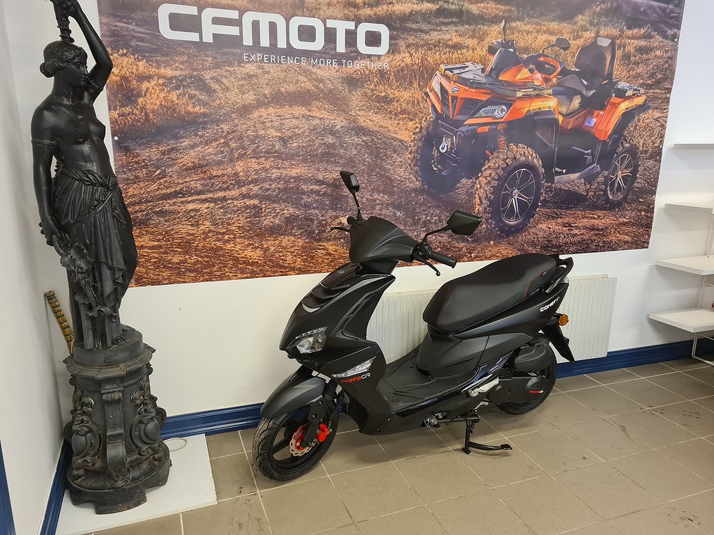 MOTO CR COMET SP KÖRKORTSFRI MOPED HJÄLM PÅ KÖPET 