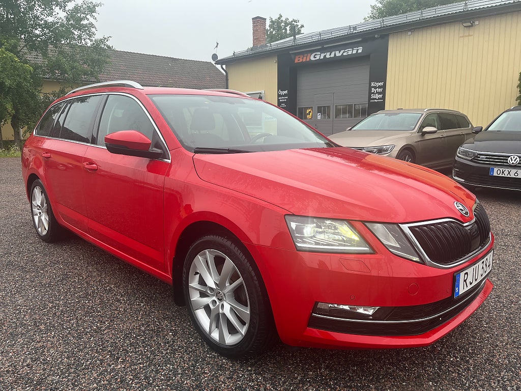 Skoda Octavia Kombi 1.0 TSI Style Premiumpkt Drag Värmare Kamera