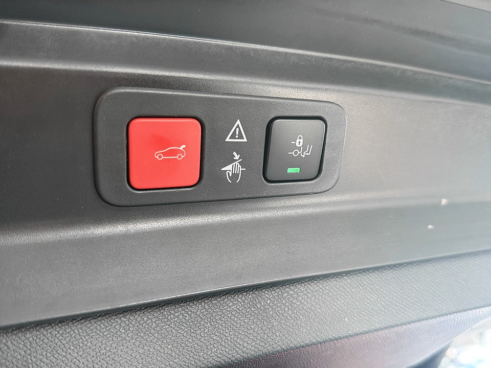 Bild på Peugeot 5008 GT 1.2 PT 130hk Aut 7-SITS B-KAMERA CARPLAY