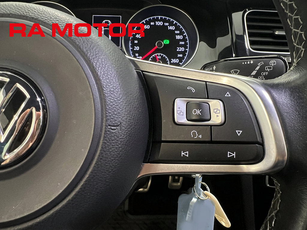 Volkswagen Golf 2.0 TDI 150hk DSG R-Line| D-värm |Drag | Backkamera | 2017