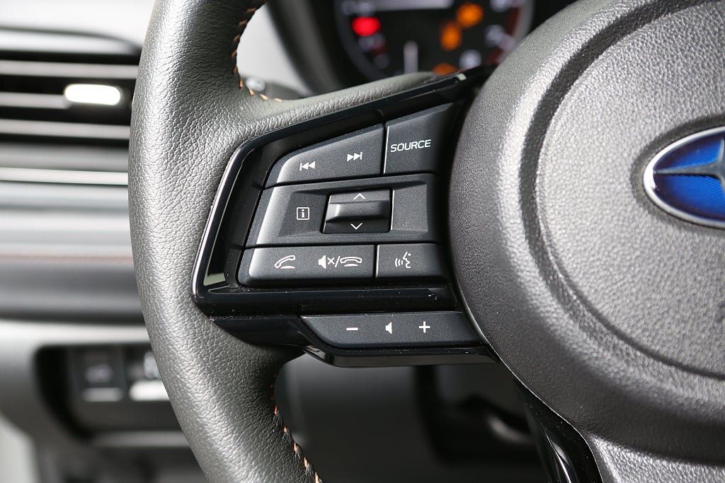 Subaru Forester e-Boxer Limited | Moms 2025