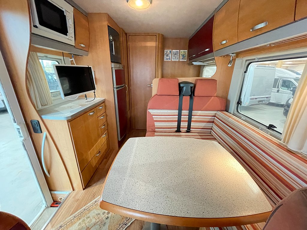 Eura Mobil TI 560 LB /B-körkort/Dragkrok/Taksäng/Ugn - Eura Mobil