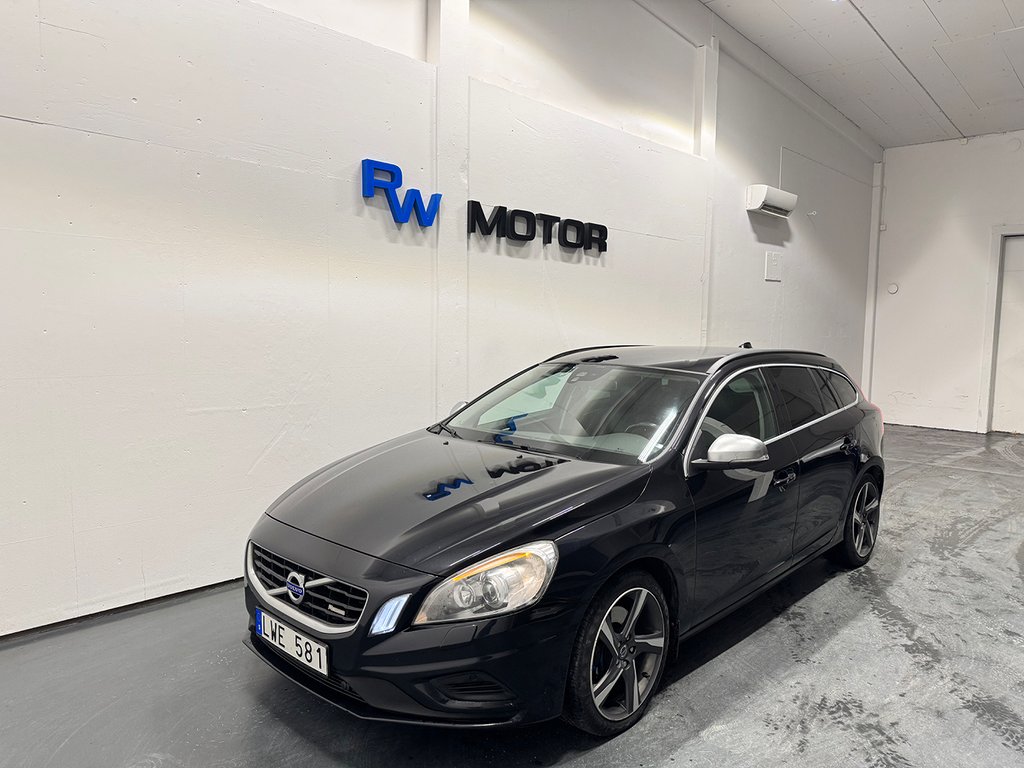 Volvo V60 D5 AWD 215hk R-Design Drag D-värm Navi Keyless