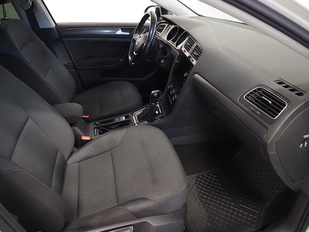 Volkswagen Golf I 5-dörrar 1.0 TSI 115hk Automat Pluspkt Dragkrok P-Sen 2019
