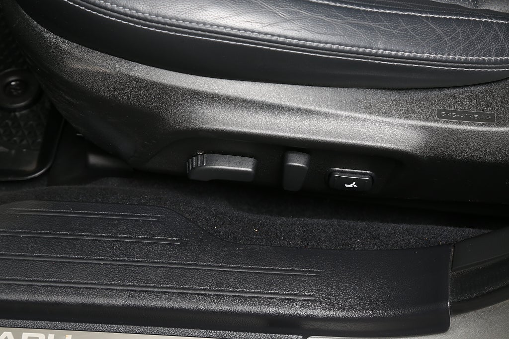 Subaru Outback 2,5i 175hk Summit AWD Taklucka H/K Skinn Drag 2019