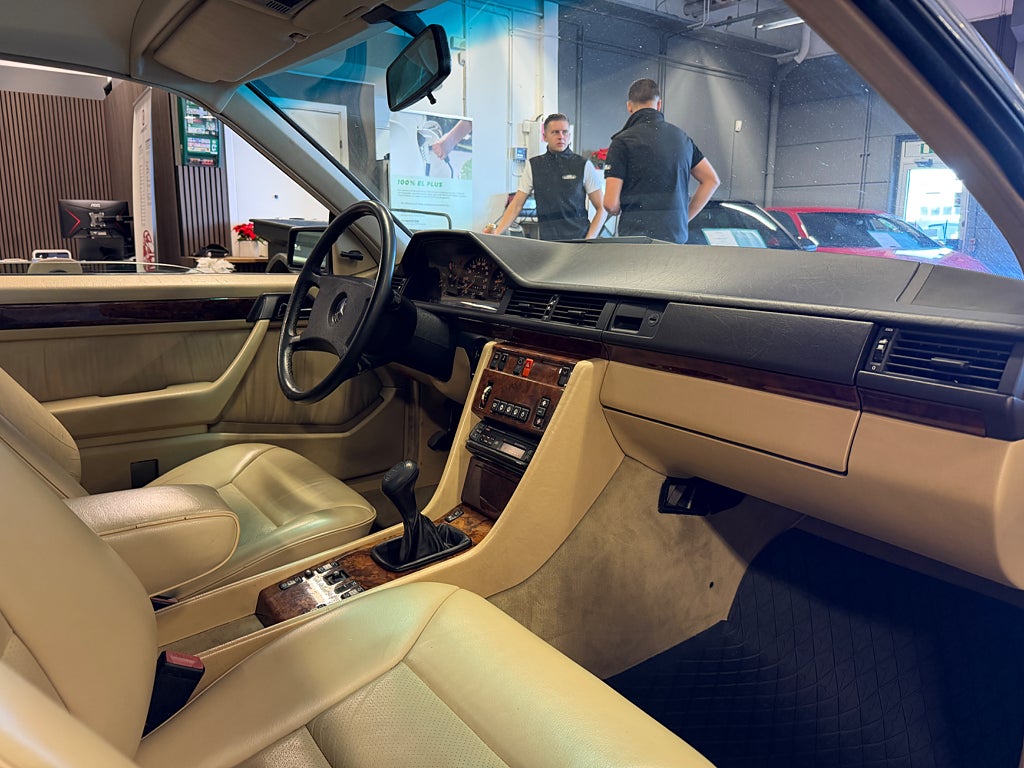 Mercedes-Benz 300 1990 - miniatyr 32