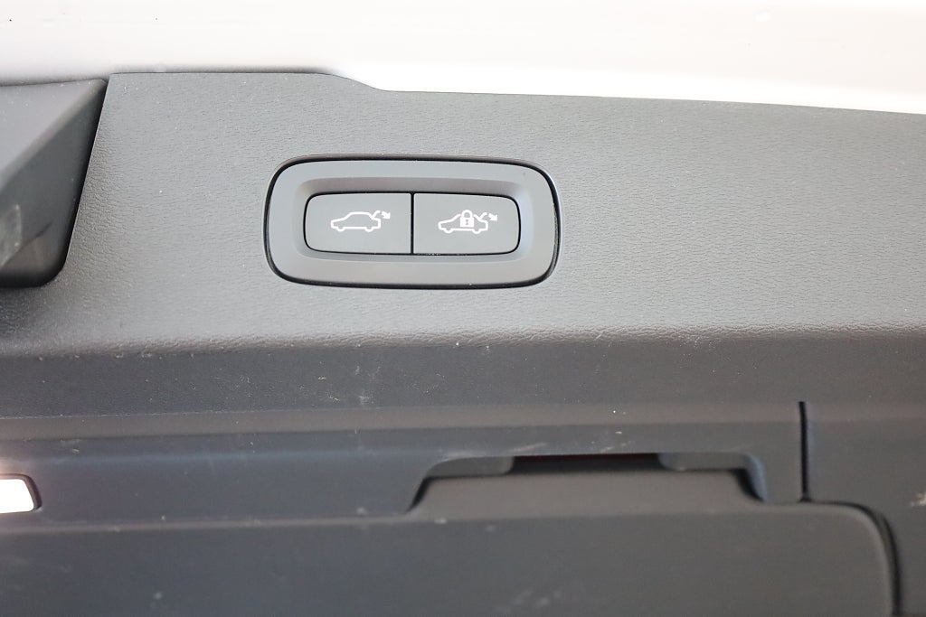Volvo V60 B4 Geartronic R-Design B&W Navi Kamera VOC CarPlay 2021