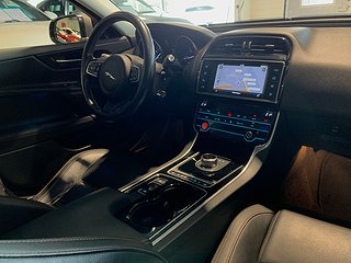 Sedan Jaguar XE 8 av 20