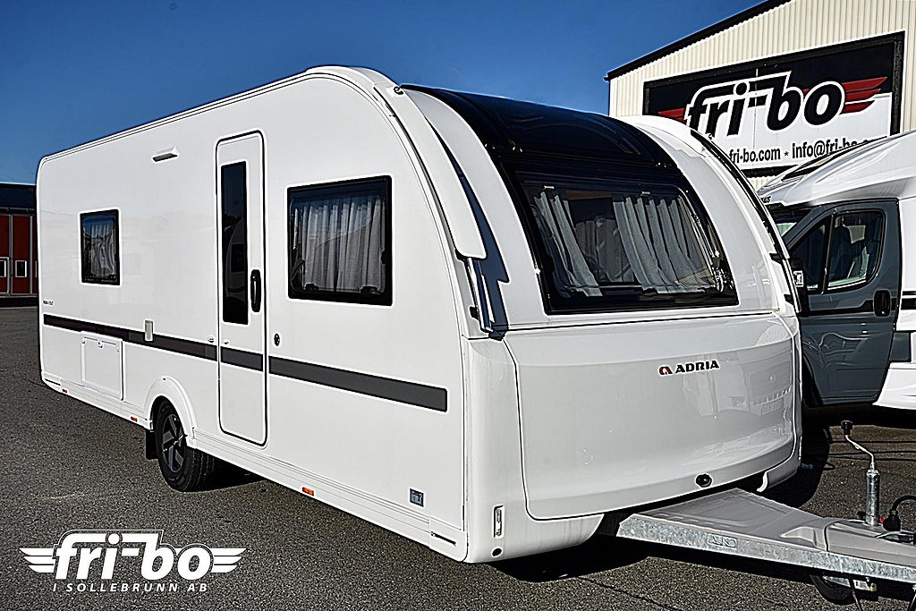 Adria 613 UT Adora, Queenbed