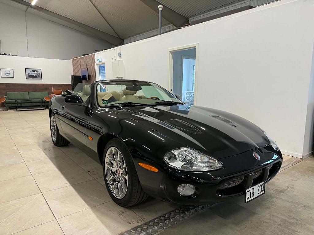 Jaguar XKR Convertible V8 375 HK Fint skick 
