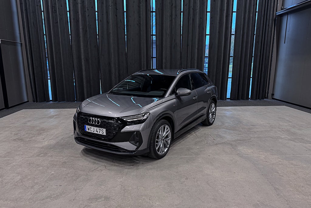 Audi Q4 e-tron Q4 40 e-tron S line|Läder|360°|Drag|Adaptiv|