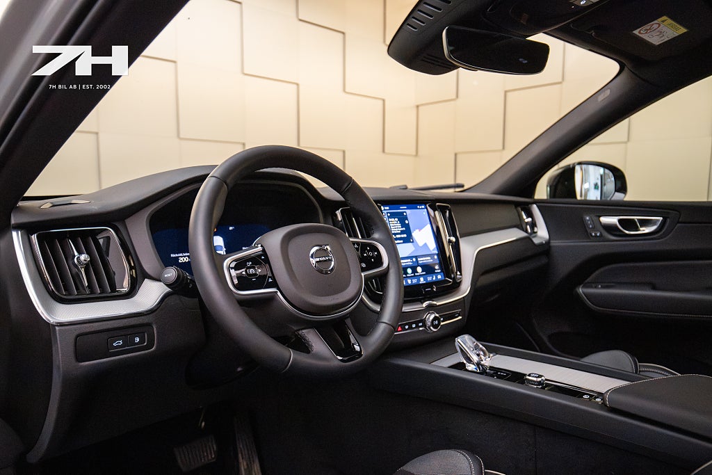 Volvo XC60 T6 Plug-In AWD 350hk Plus Dark Edition  / Dragkrok